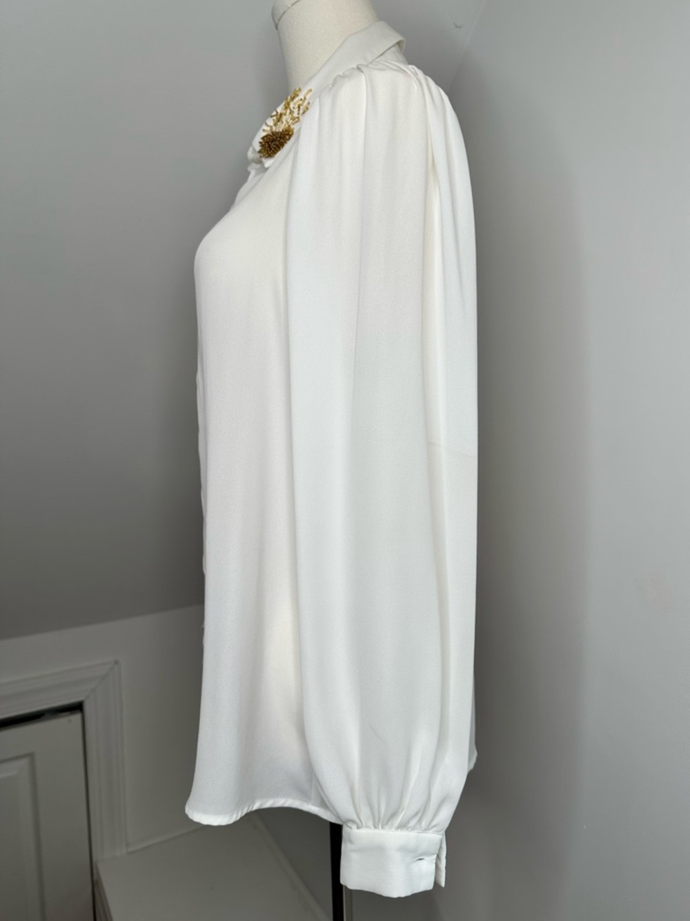 ESQUALO gold toned bead-embellished collar sheer blouse, women’s size 8 - Picture 5 of 7